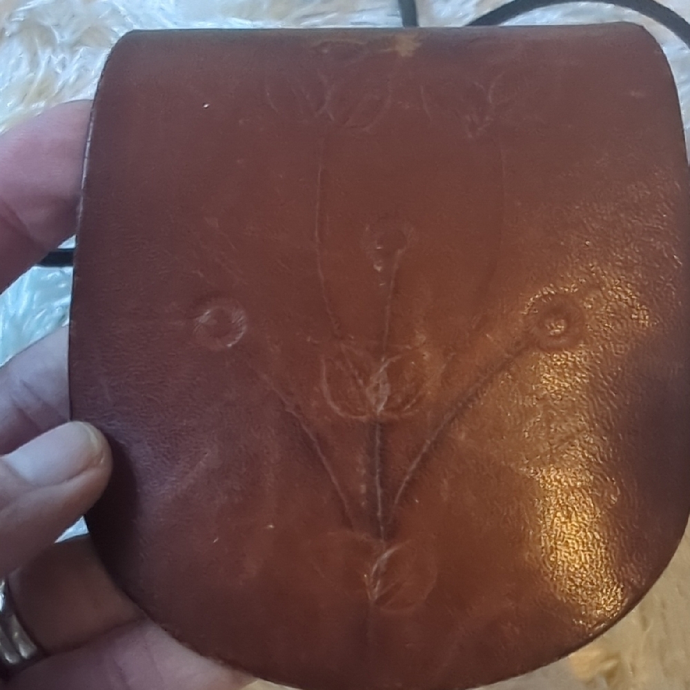 Vintage Hand Tooled Leather or cow hide shoulder bag Floral tooling, - Picture 3 of 11